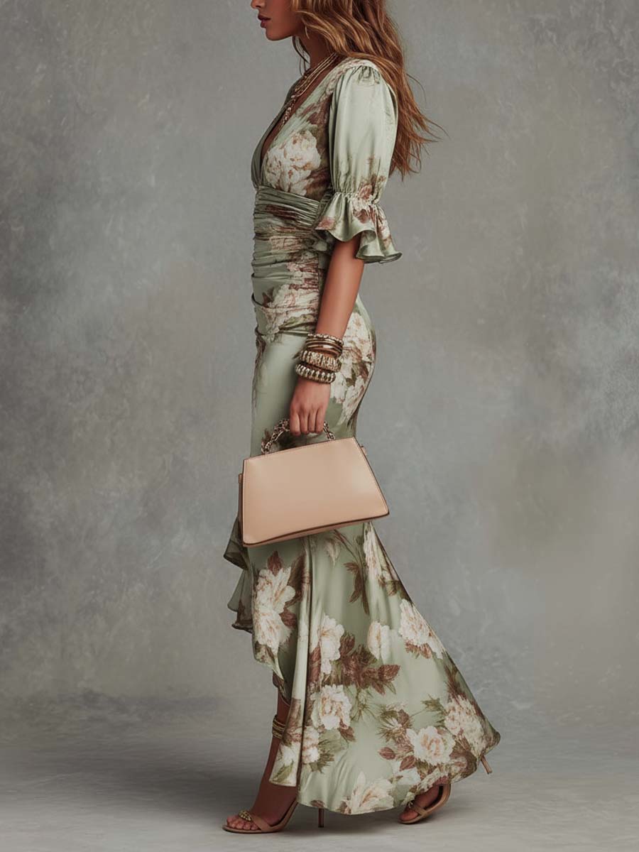 Jimena™ | Vestido maxi verde asimétrico de satín floral con mangas campana